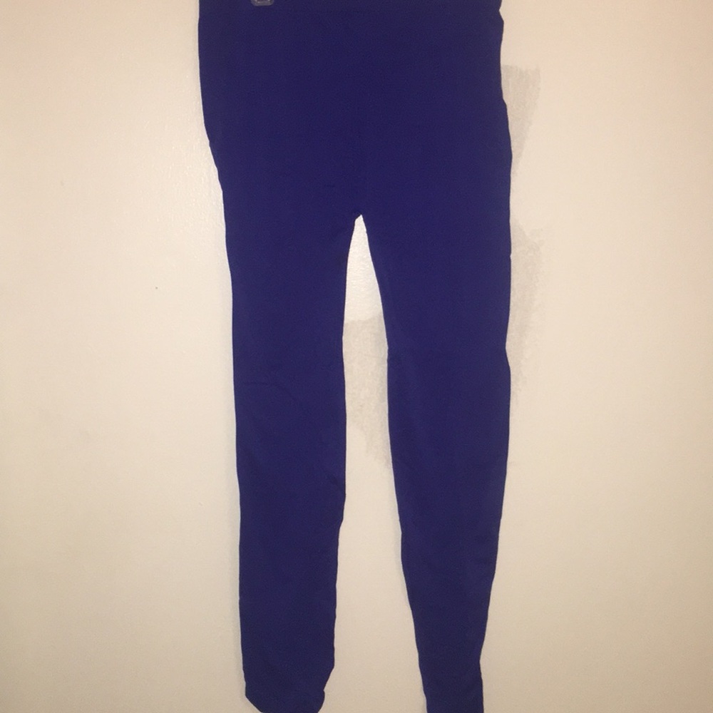 Stretchy blue leggings